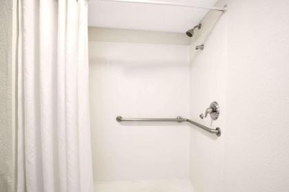 Super 8 by Wyndham Orlando International Drive - image 14