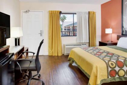 Super 8 by Wyndham Orlando International Drive - image 15