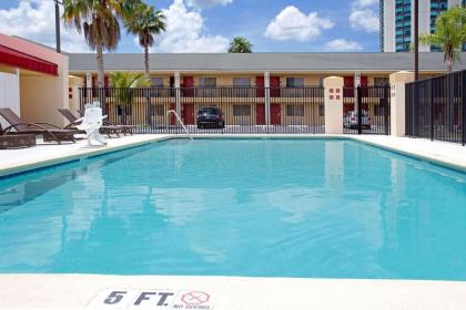 Super 8 by Wyndham Orlando International Drive - image 7