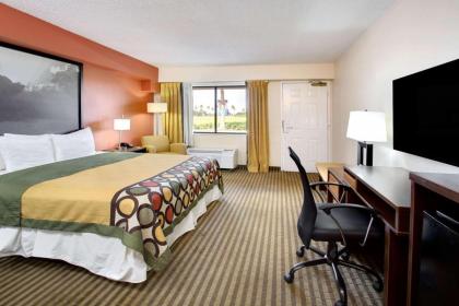 Super 8 by Wyndham Orlando International Drive - image 9
