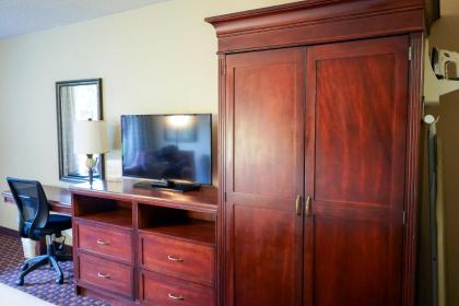 Rosen Inn Closest To Universal - image 13