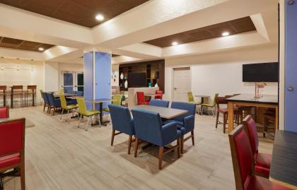 Holiday Inn Express & Suites Orlando International Airport - image 17