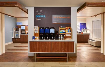 Holiday Inn Express & Suites Orlando International Airport - image 20