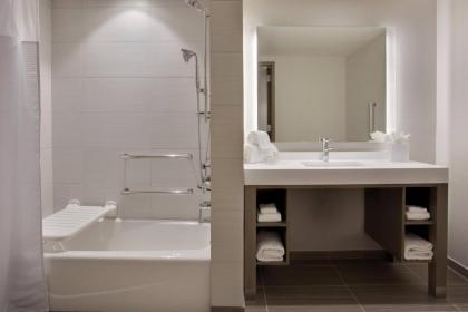 Courtyard by Marriott Orlando South/Grande Lakes Area - image 16