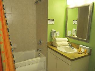 Barefoot Inn and Suites - main image