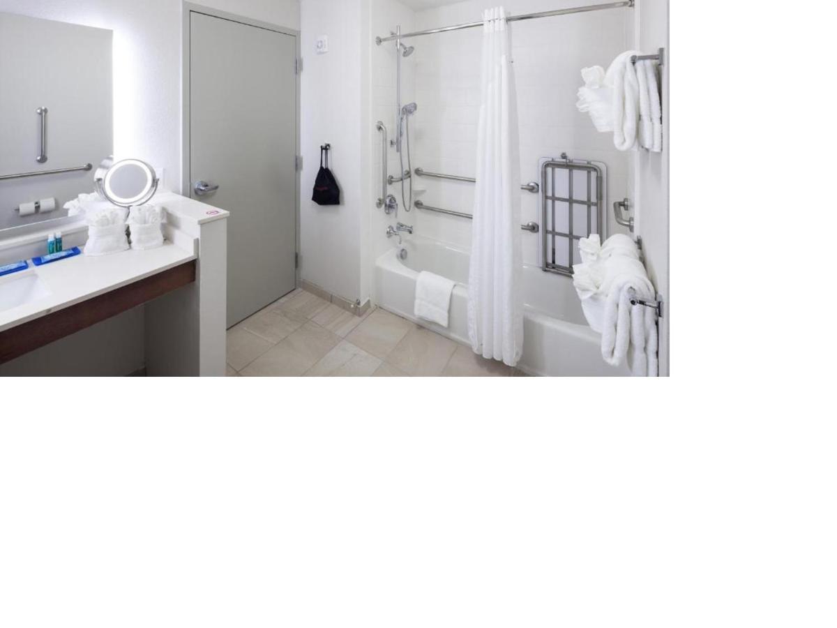 Holiday Inn Express & Suites Orlando At Seaworld - image 7