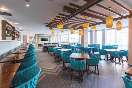 Holiday Inn Express & Suites Orlando At Seaworld - image 9