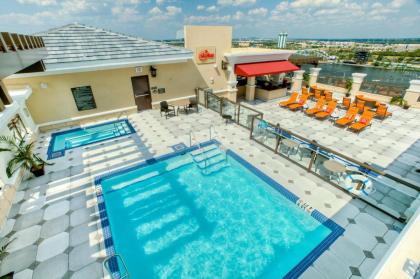 The Suites at Ramada Plaza - image 18