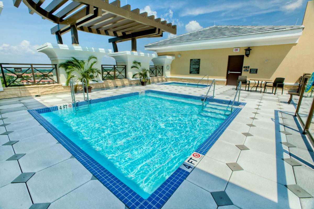 The Suites at Ramada Plaza - image 6