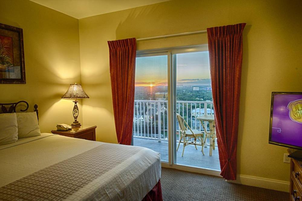 Penthouse Blue Heron Condo - image 4