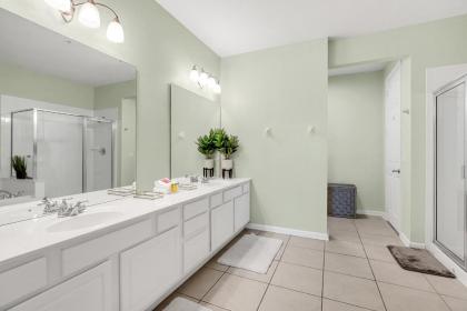 Vero`s Gem Condo - image 15
