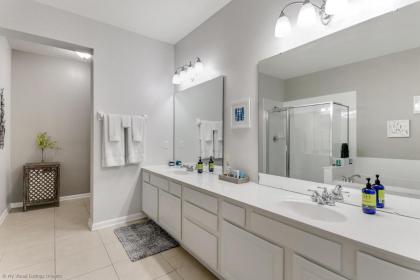Spring Lakeview Condo - image 15