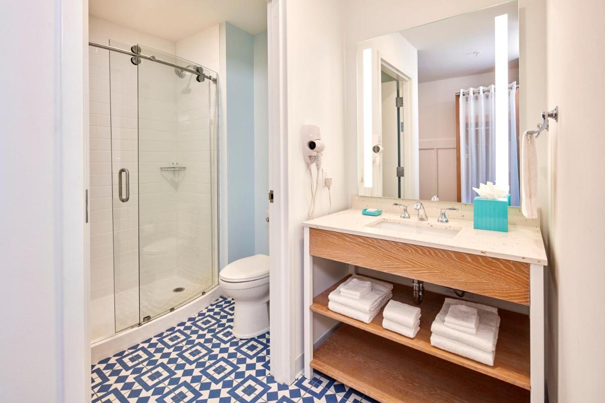 Universal's Endless Summer Resort - Surfside Inn and Suites - image 7