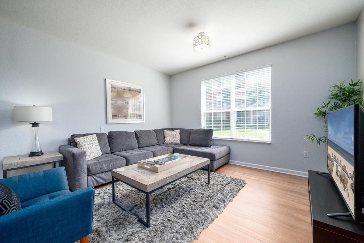Casa Lucia Lakeview Condo - main image