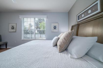 Casa Lucia Lakeview Condo - image 13