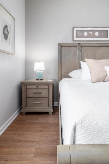 Casa Lucia Lakeview Condo - image 15