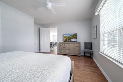 Casa Lucia Lakeview Condo - image 16