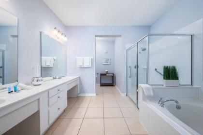 Casa Lucia Lakeview Condo - image 18