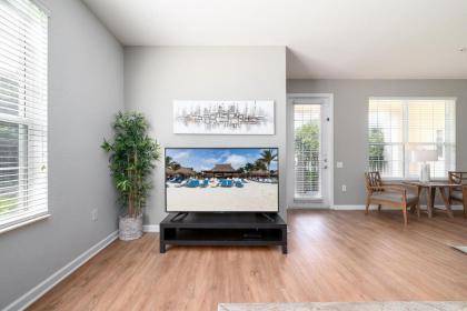 Casa Lucia Lakeview Condo - image 2