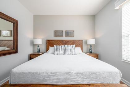 Casa Lucia Lakeview Condo - image 21
