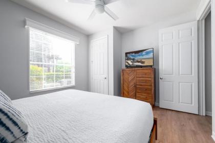 Casa Lucia Lakeview Condo - image 22