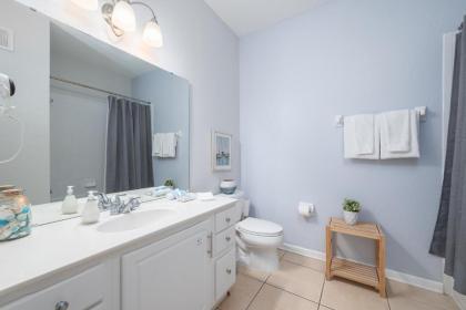 Casa Lucia Lakeview Condo - image 24
