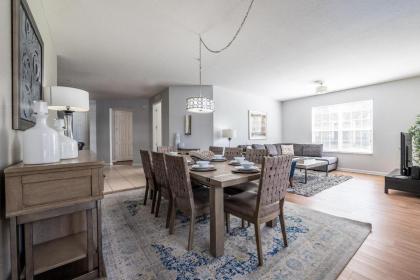 Casa Lucia Lakeview Condo - image 3