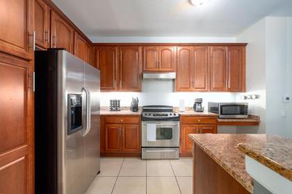 Casa Lucia Lakeview Condo - image 8