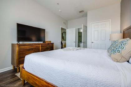 Santiago's Corner Condo - image 10