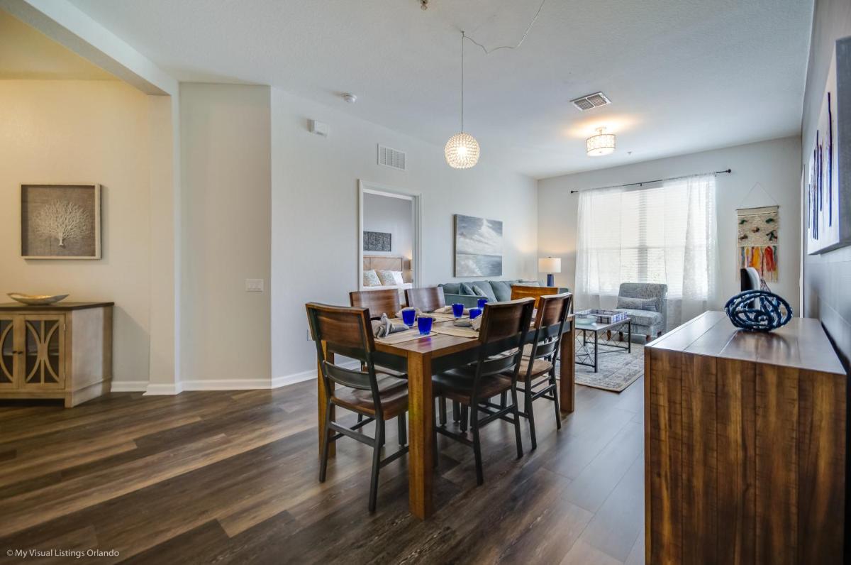Santiago's Corner Condo - image 4