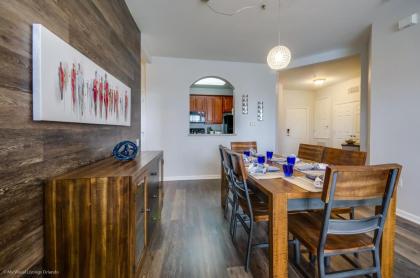 Santiago's Corner Condo - image 6