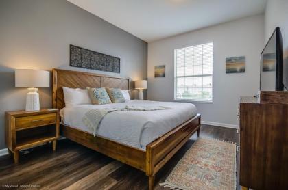 Santiago's Corner Condo - image 7