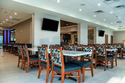 Holiday Inn Express Orlando - Lake Buena Vista Area - image 12