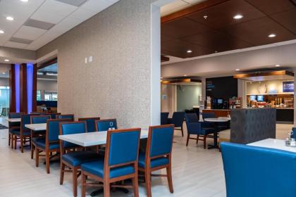 Holiday Inn Express Orlando - Lake Buena Vista Area - image 16