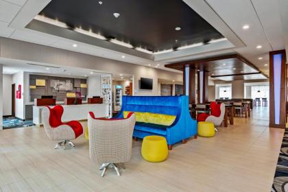 Holiday Inn Express Orlando - Lake Buena Vista Area - image 2