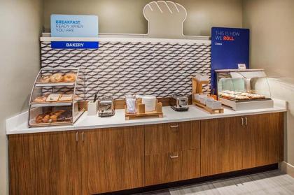 Holiday Inn Express Orlando - Lake Buena Vista Area - image 5