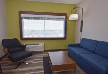 Holiday Inn Express & Suites - Orlando - Lake Nona Area - image 3