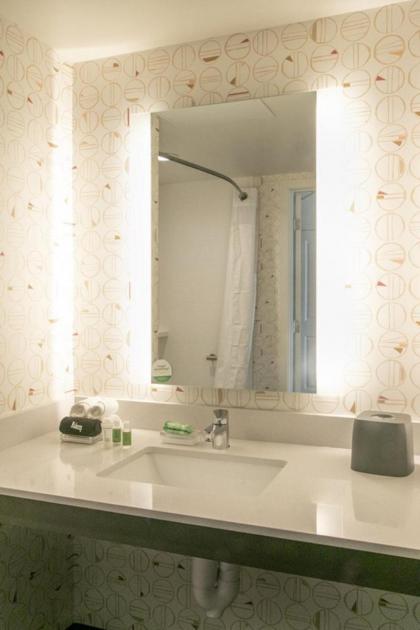 Holiday Inn & Suites - Orlando - International Dr S - image 2