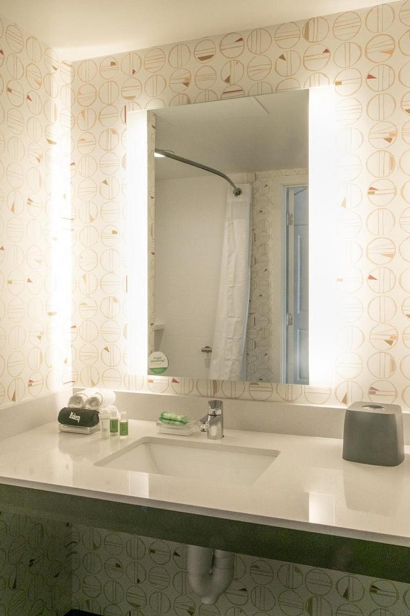 Holiday Inn & Suites - Orlando - International Dr S - image 2