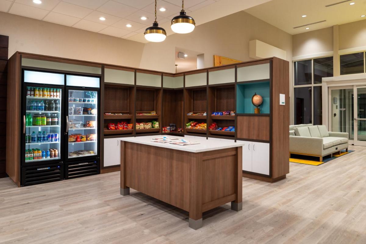 Holiday Inn & Suites - Orlando - International Dr S - image 3