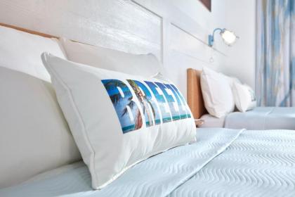 Universal's Endless Summer Resort - Dockside Inn and Suites - image 13