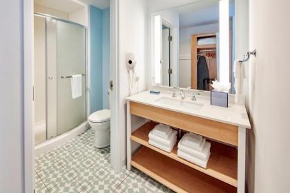 Universal's Endless Summer Resort - Dockside Inn and Suites - image 15