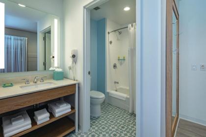 Universal's Endless Summer Resort - Dockside Inn and Suites - image 18