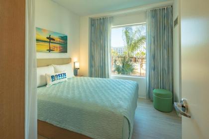 Universal's Endless Summer Resort - Dockside Inn and Suites - image 20