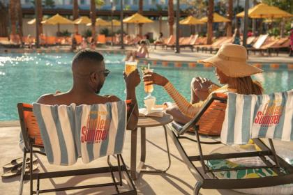 Universal's Endless Summer Resort - Dockside Inn and Suites - image 6