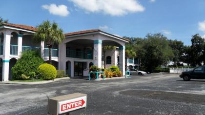 Flamingo Inn - image 3