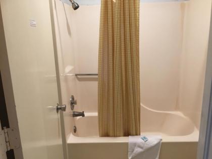 Flamingo Inn - image 4