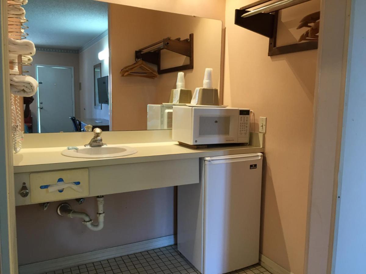 Flamingo Inn - image 7