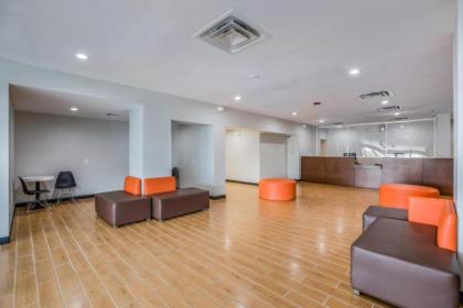 OYO Hotel Orlando Airport - image 10
