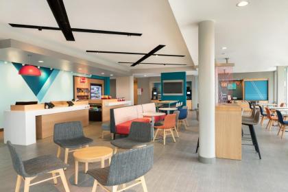 avid hotels - Orlando International Airport - image 4